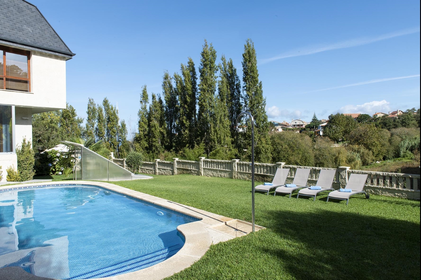 Villa with Pool. Privacy one step away from the Beach in Vigo
