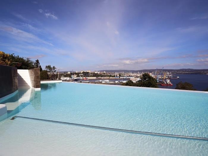 Apartamento con piscina y excelentes vistas in Ferrol