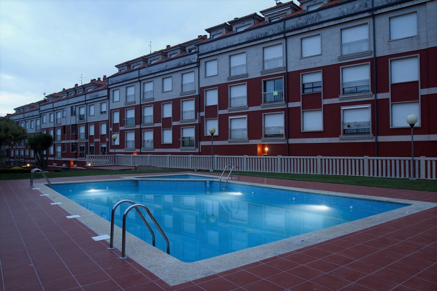 Apartamentos La Perla Superiores piscina y parking en Sanxenxo