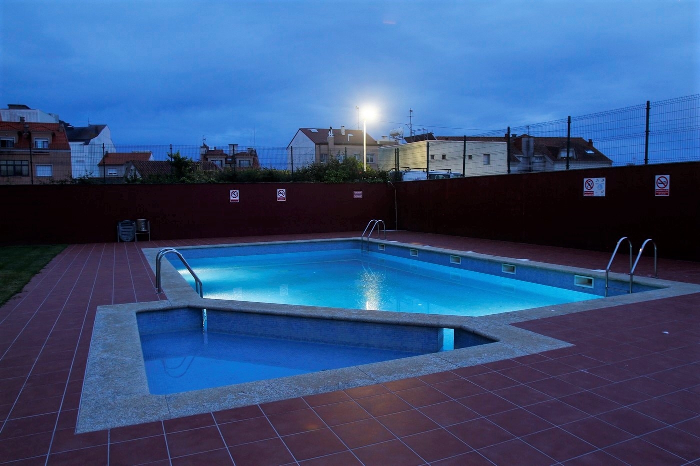 Apartamentos La Perla Superiores piscina y parking en Sanxenxo