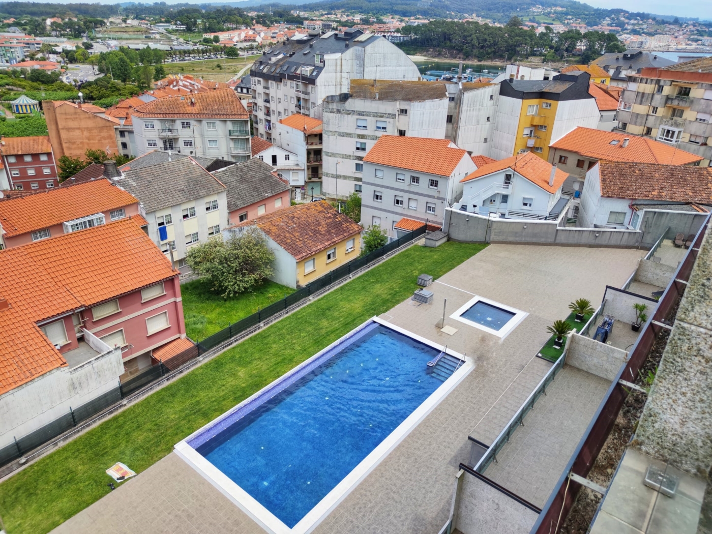 Penthouse with views,swimming pool, tennis court 200m from the beach in Sanxenxo