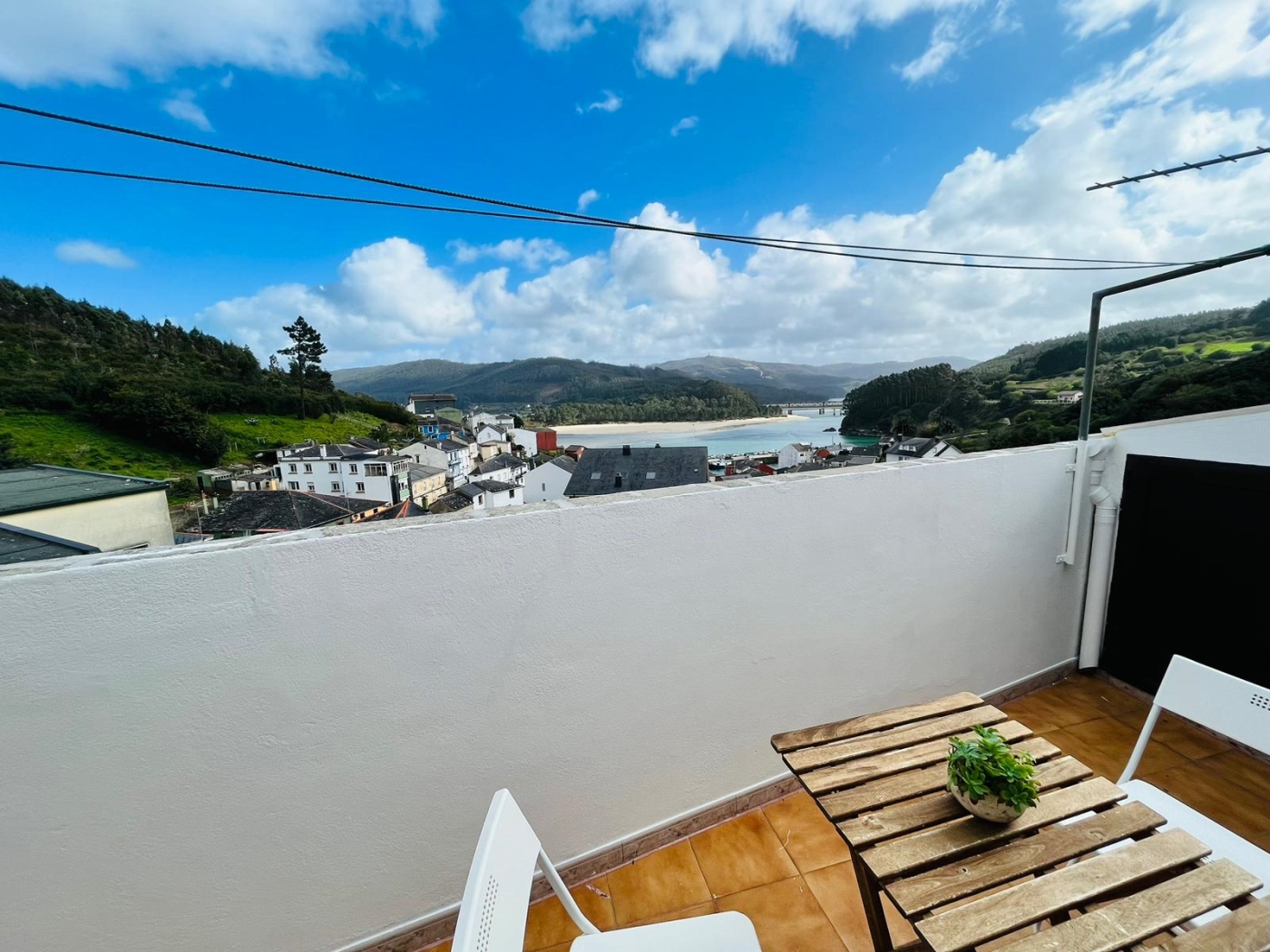 Charming House with Terrace Overlooking the Sea at O Barqueiro Estuary in Mañón