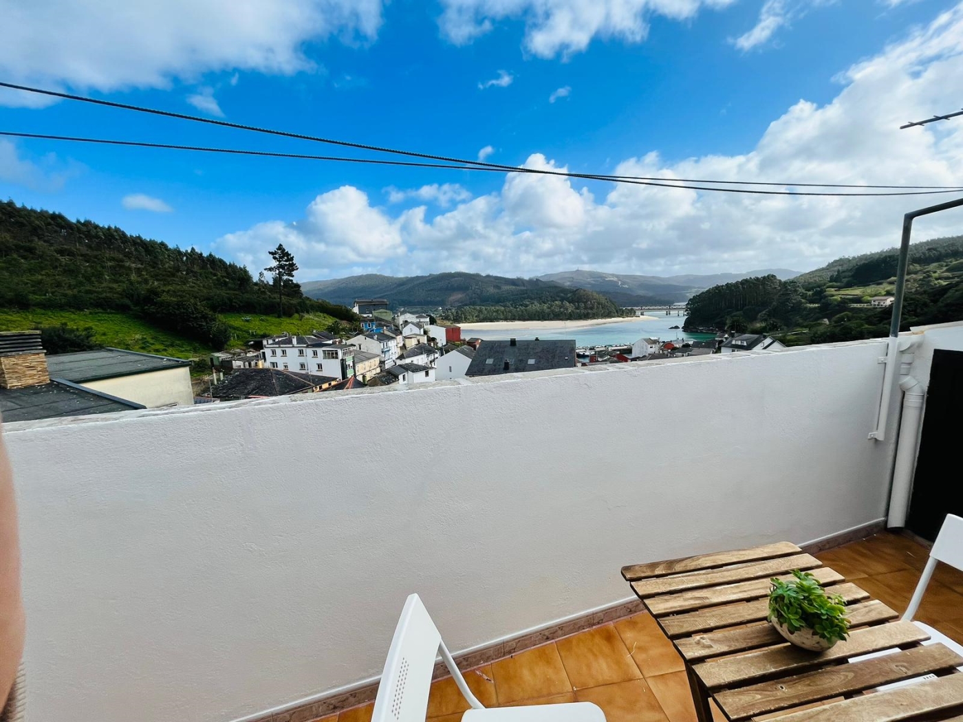 Encantadora vivienda con terraza con vistas al mar en la Ría do Barqueiro en Mañón