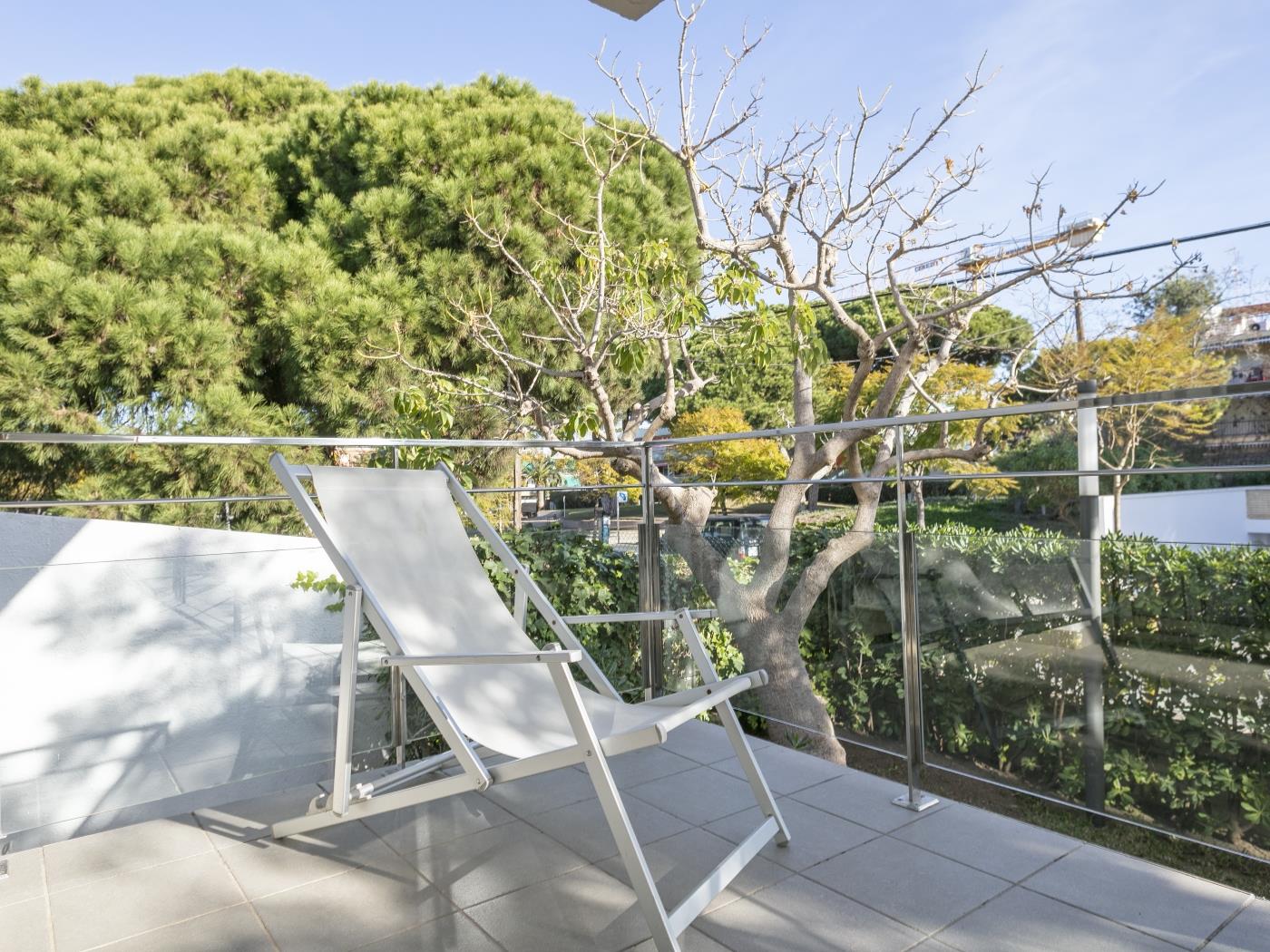 Apartamento standart con terraza soleada y a 25 mts de la playa en Castelldefels