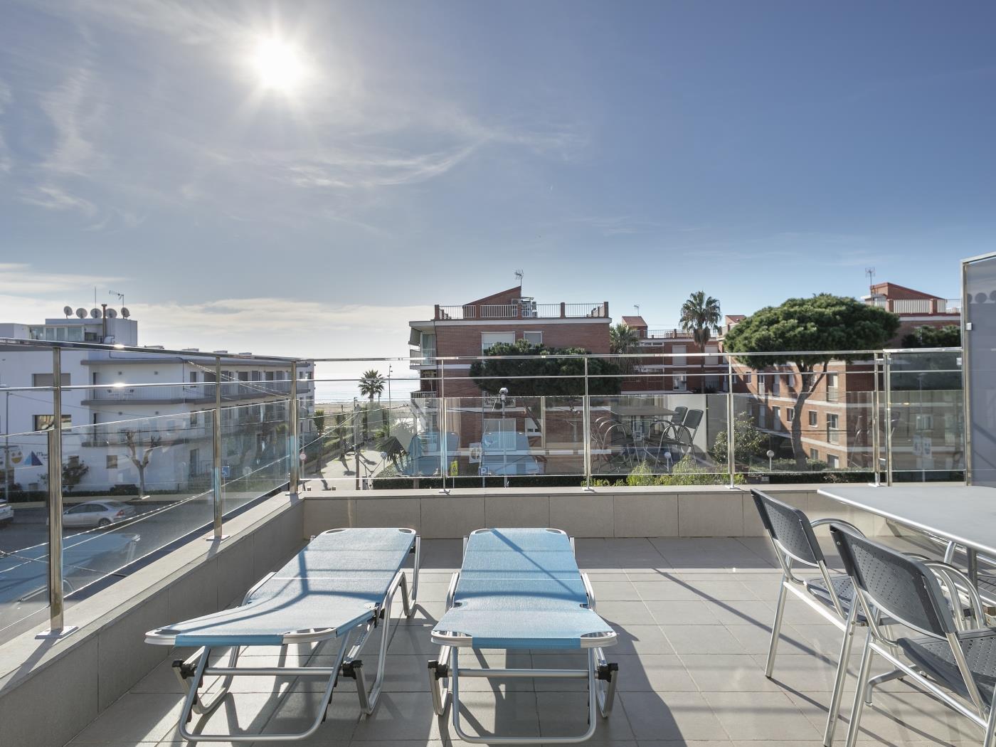 Apartamento familiar en el ático con vistas al mar en Castelldefels