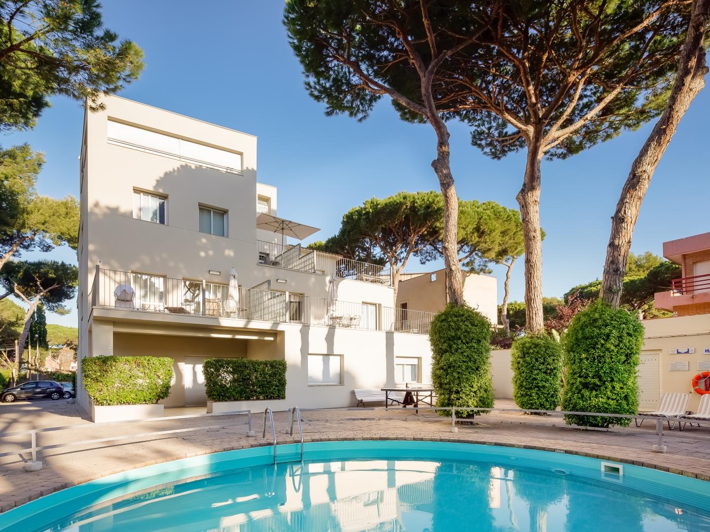 Apartamento de un solo ambiente con piscina sin terraza privada con parking y wifi en Castelldefels