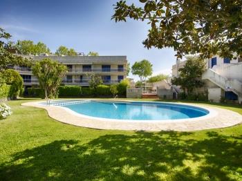 Girorooms Travel - Spacious 3 bedroom townhouse with pool and garden