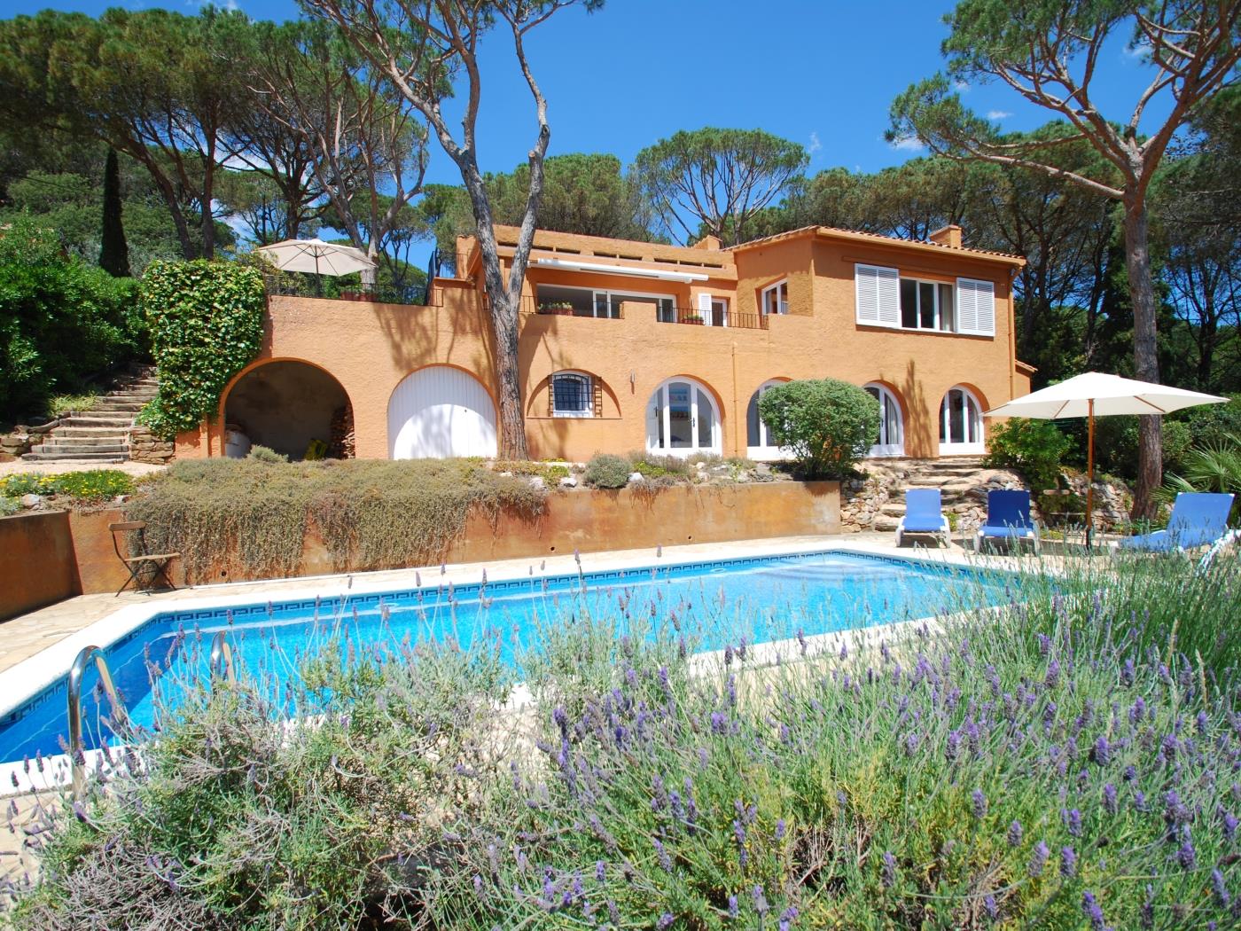 Casa els Pinetells (Casa de Campo) in Begur