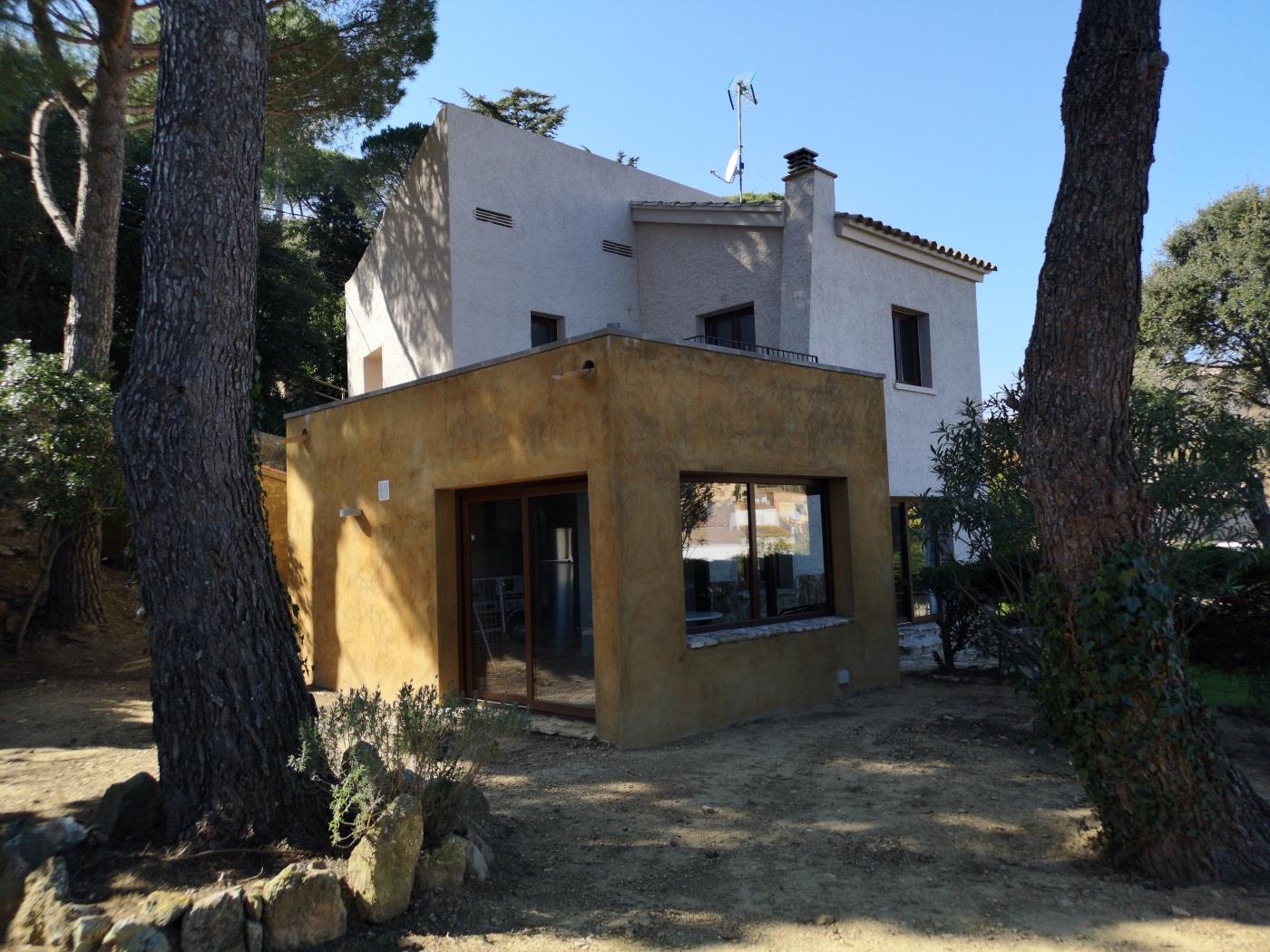 Casa Can Pau (Center) in Begur