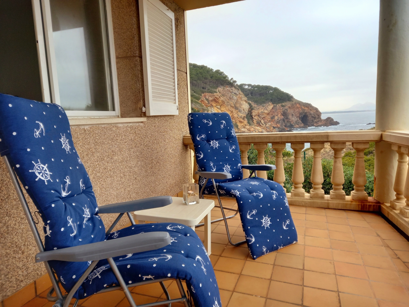 Appartement aan het strand met zwembad .en Begur