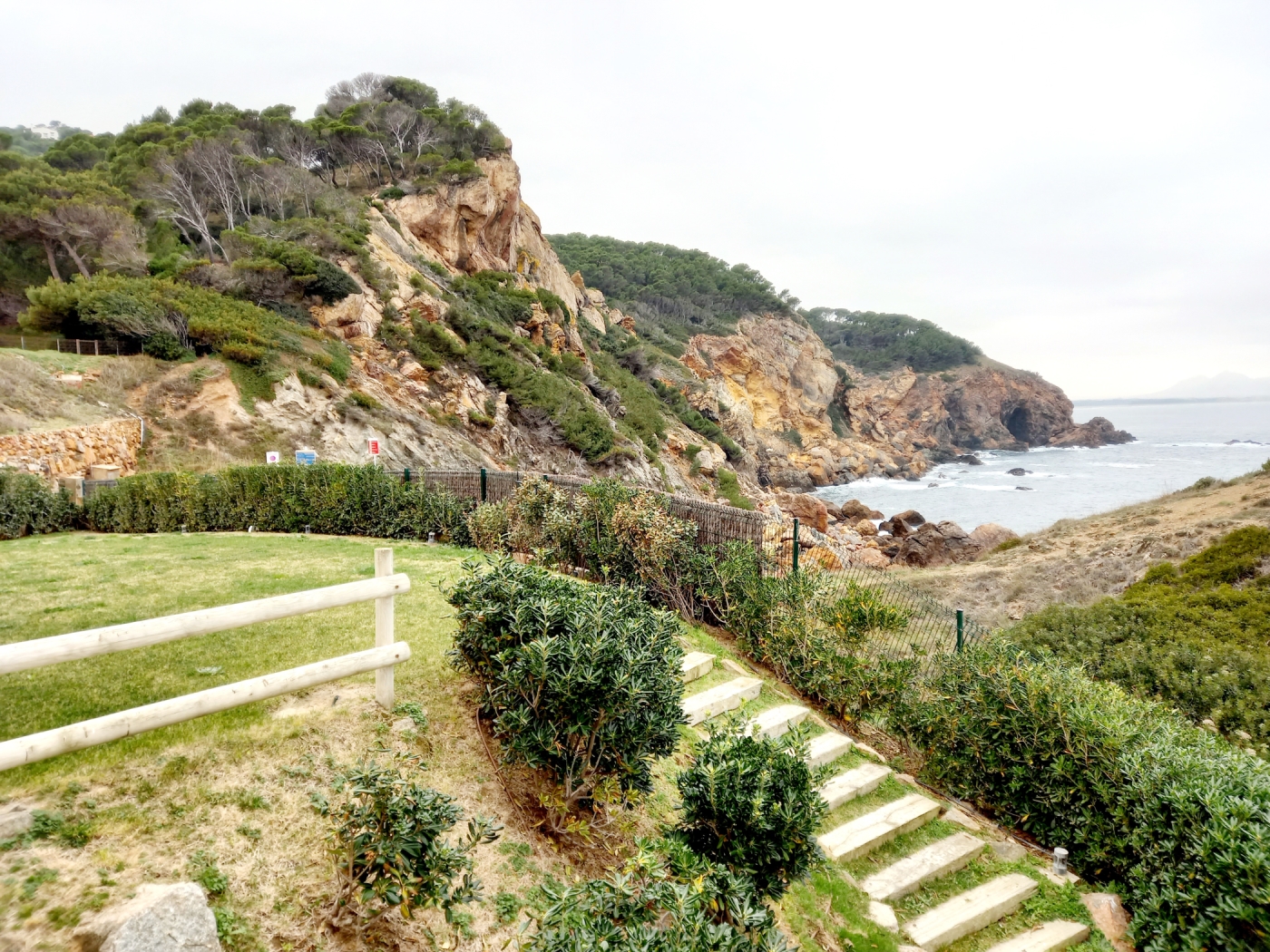 Appartement aan het strand met zwembad .en Begur