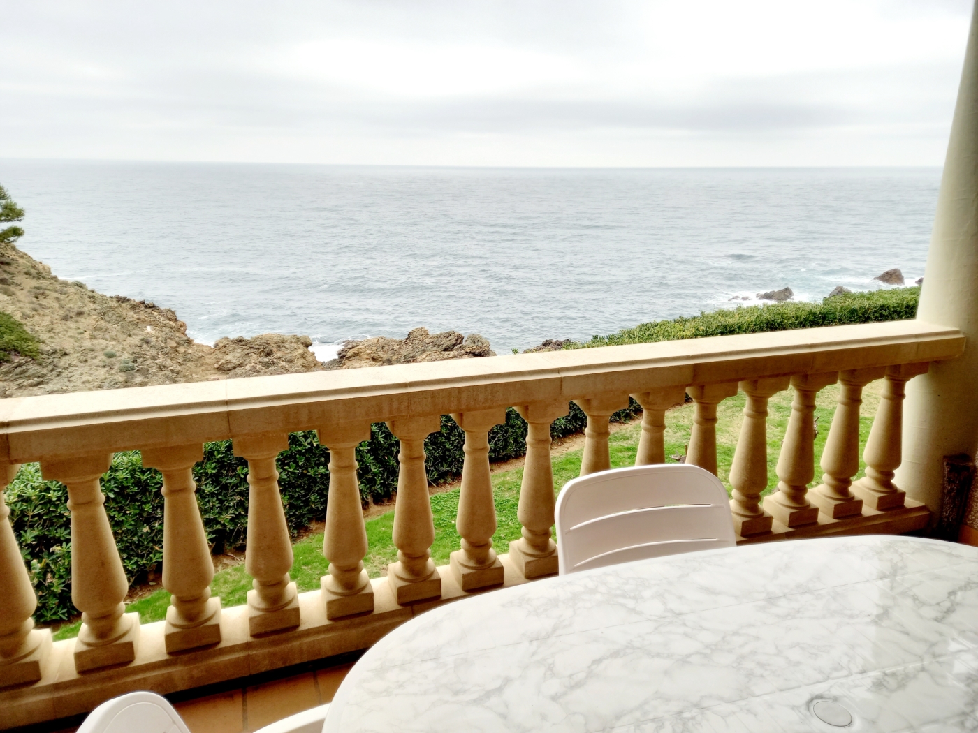 Appartement aan het strand met zwembad .en Begur