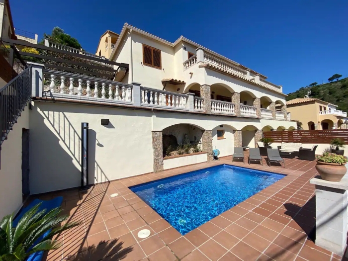 Home in Begur · 3 bedrooms · 4 beds · 2.5 baths in Begur