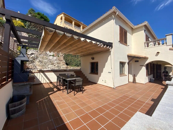 Home in Begur · 3 bedrooms · 4 beds · 2.5 baths in Begur