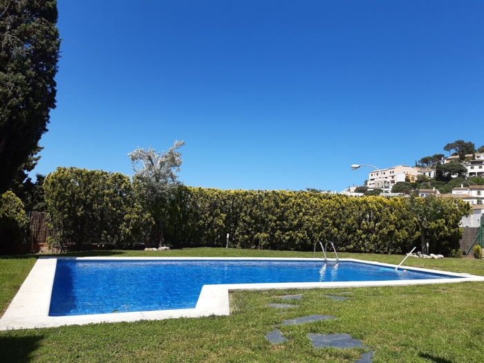 Townhouse in Begur, swimming pool, porch and garage in Begur