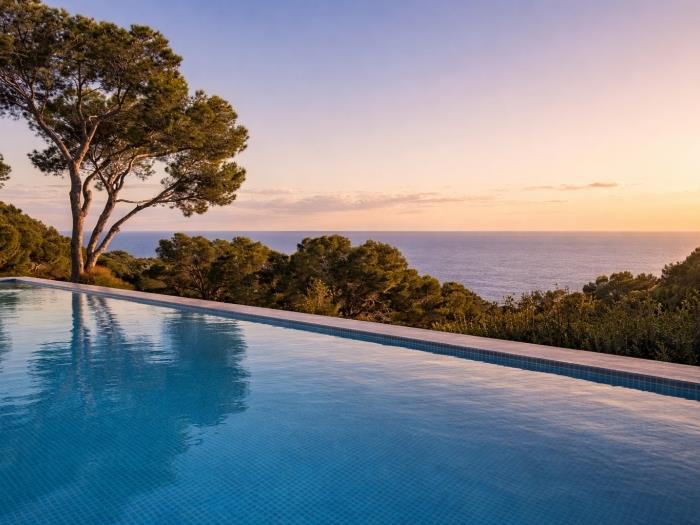 Pool sea views Begur rental