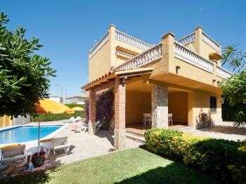 - House just a few meters from the beach.HUTG-000994