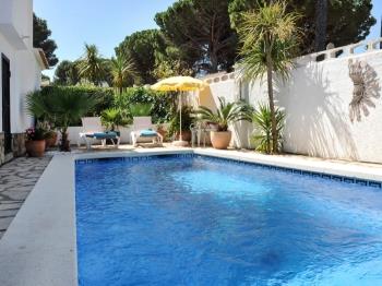 Bonita casa con piscina i jardín-HUTG-000197