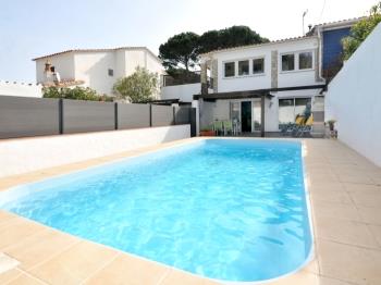 villa with private pool in L'Escala.HUTG-013867