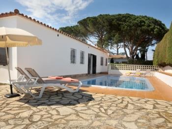 House with private pool in L'Escala HUTG-062483