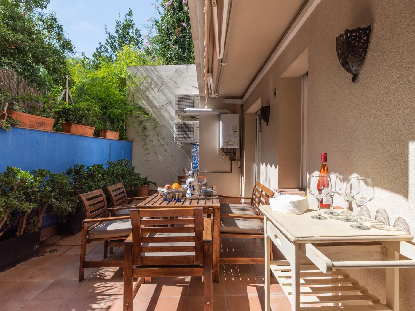 ETNIC BY BLAUSITGES Planta baja con un refrescante patio privado en Sitges. en SITGES