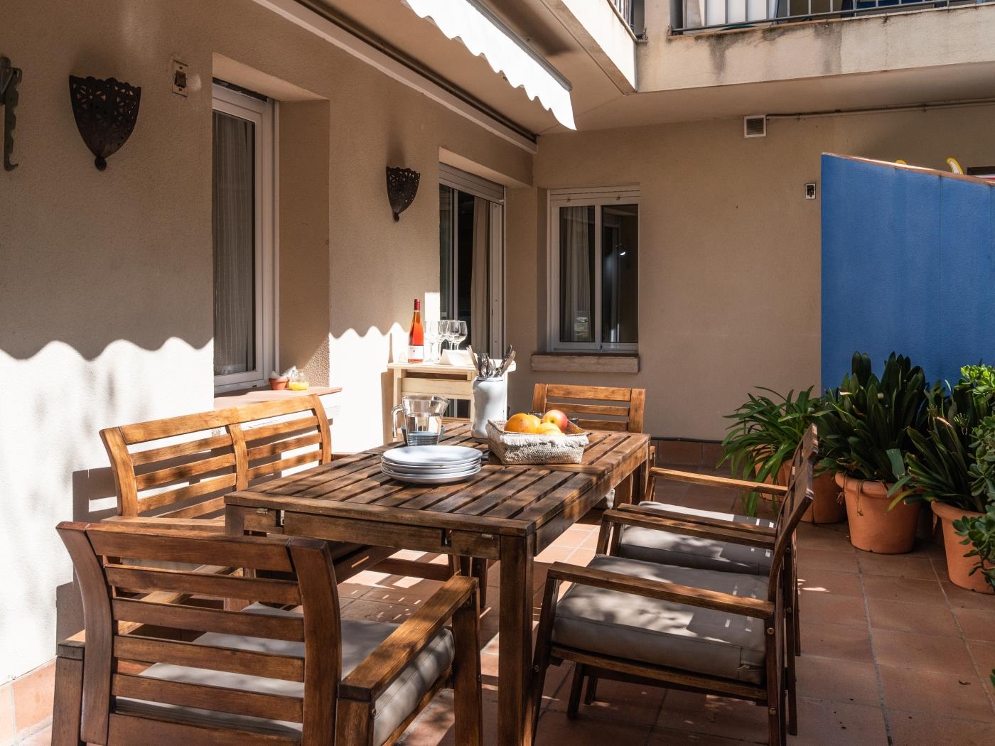 ETNIC BY BLAUSITGES Planta baja con un refrescante patio privado en Sitges. en SITGES