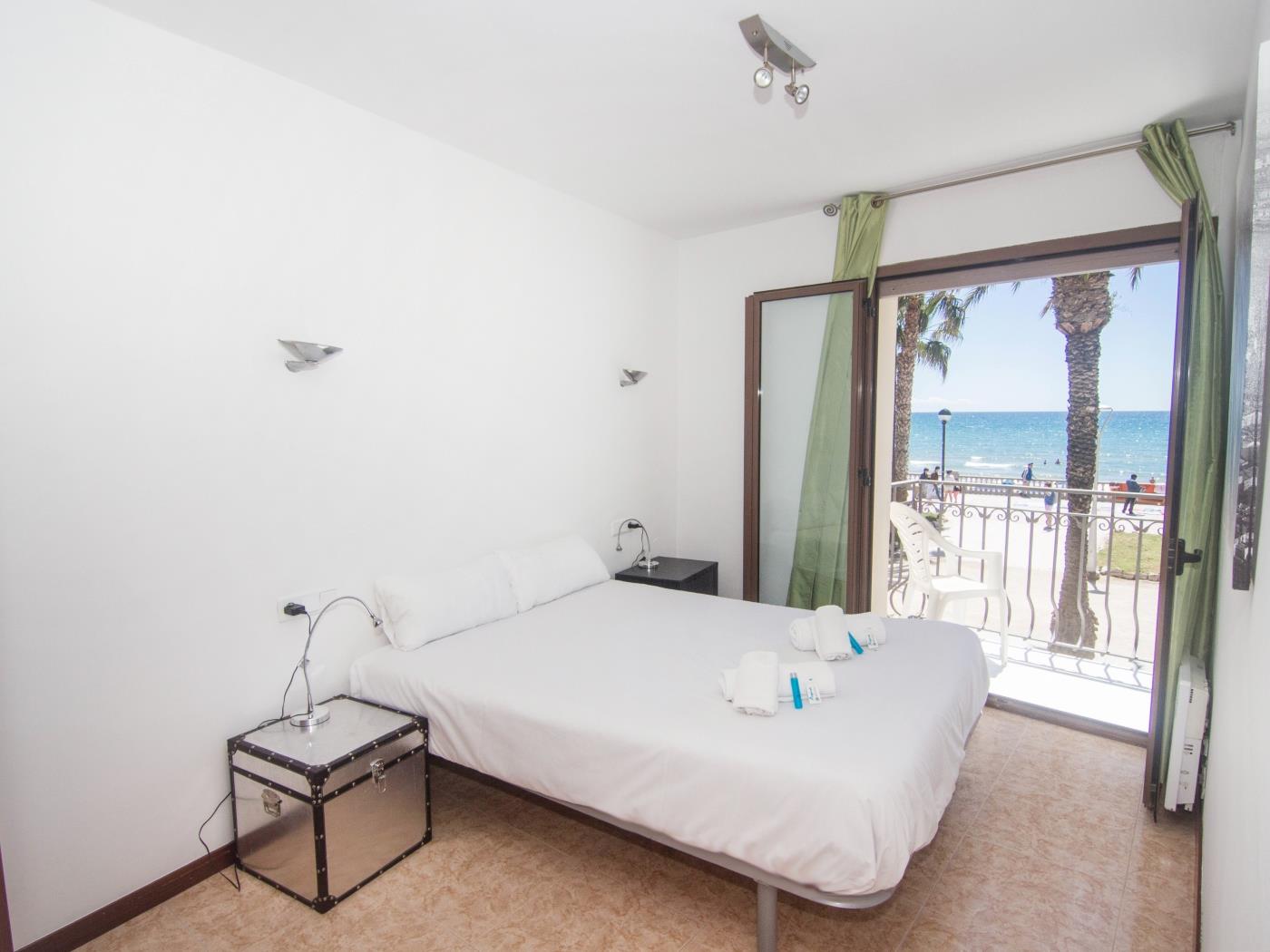 QUEEN BY BLAUSITGES Beach front location and fantastic views of Sitges. in SITGES