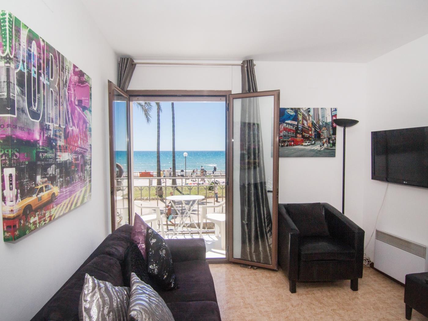 QUEEN BY BLAUSITGES Beach front location and fantastic views of Sitges. in SITGES