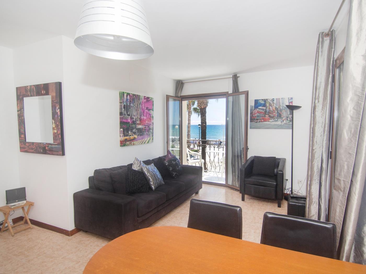 QUEEN BY BLAUSITGES Beach front location and fantastic views of Sitges. in SITGES