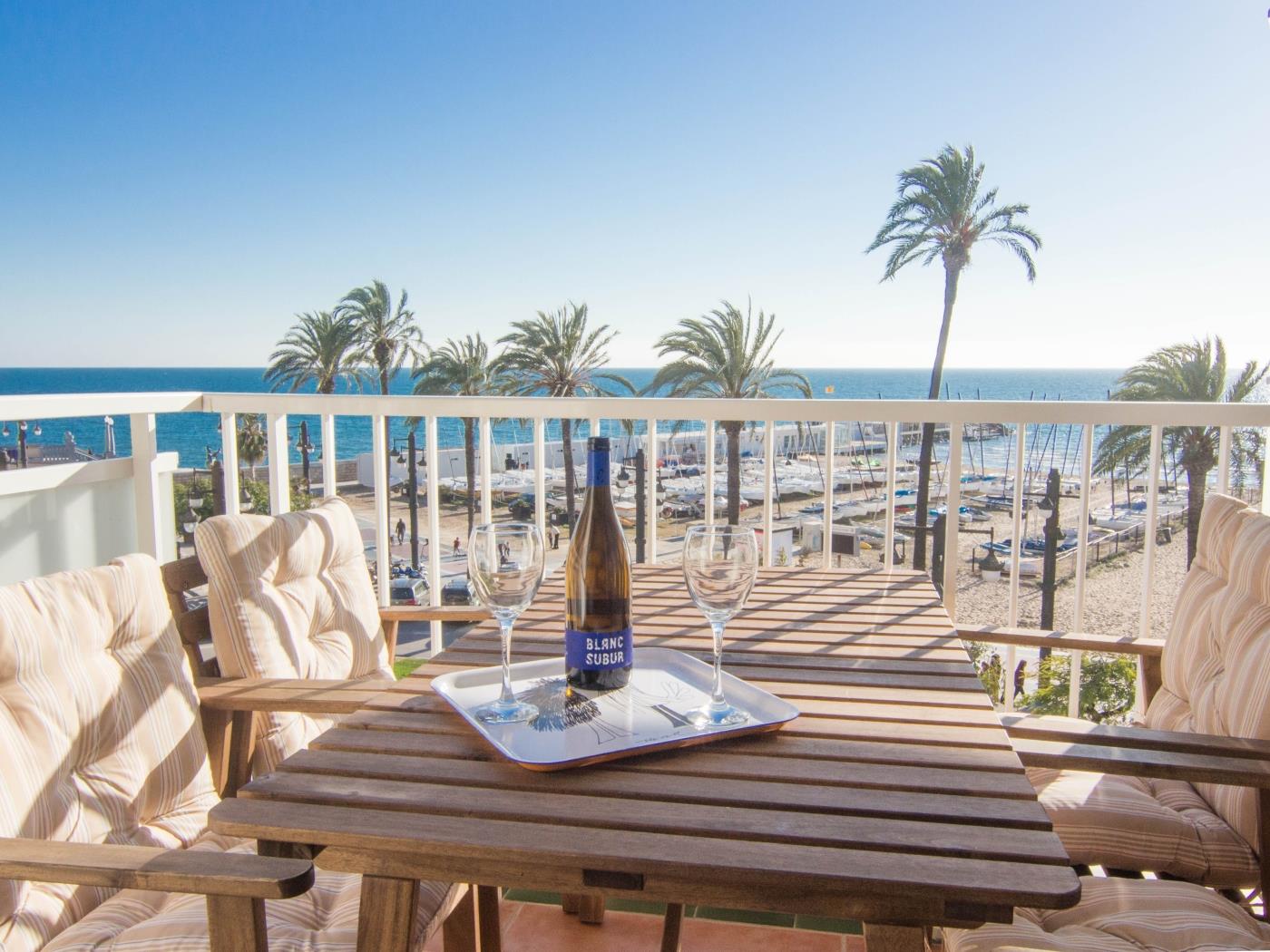 RIBERA MOON BY BLAUSITGES beach front apartment in Sitges in SITGES