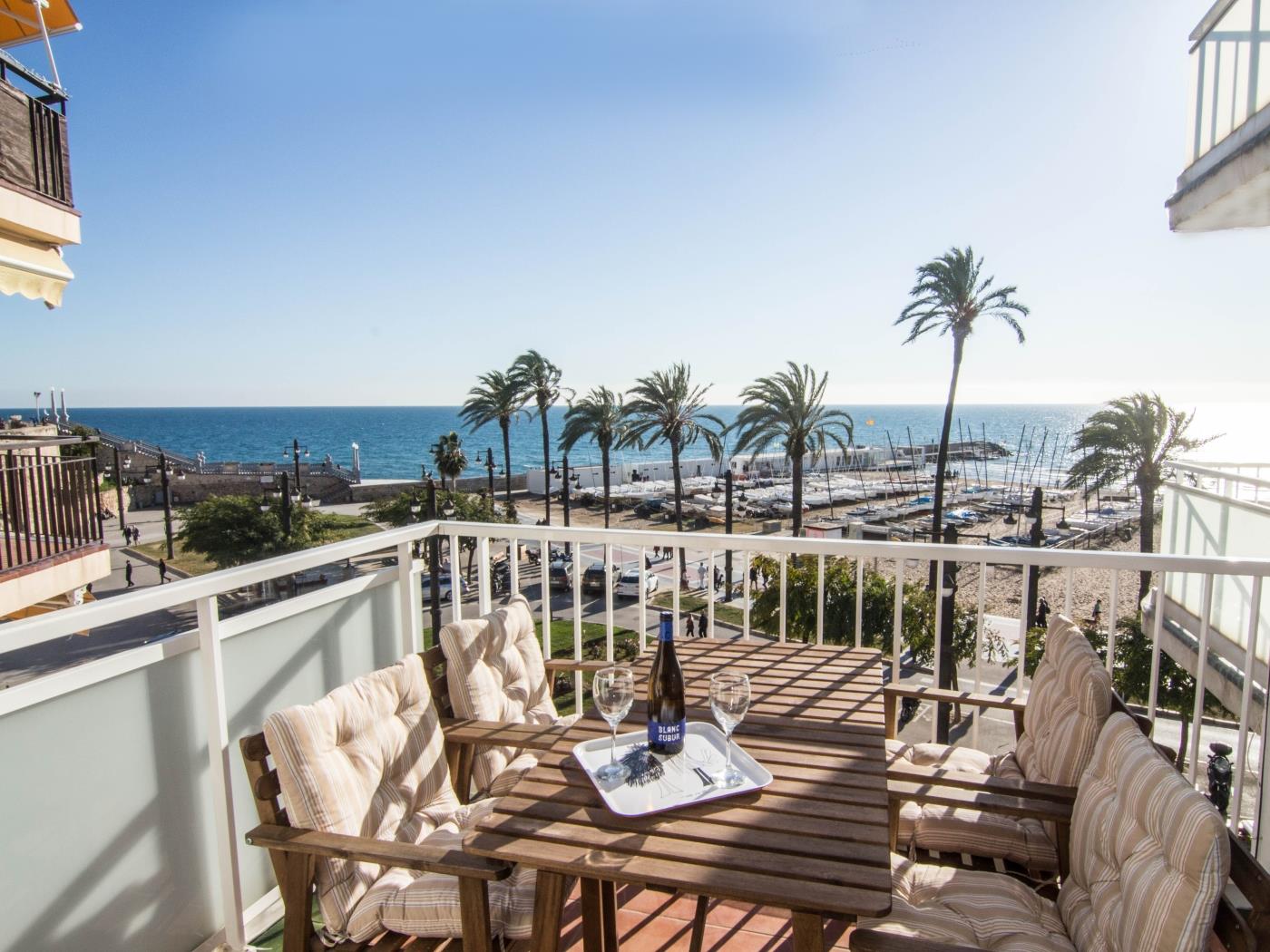 RIBERA MOON BY BLAUSITGES beach front apartment in Sitges in SITGES