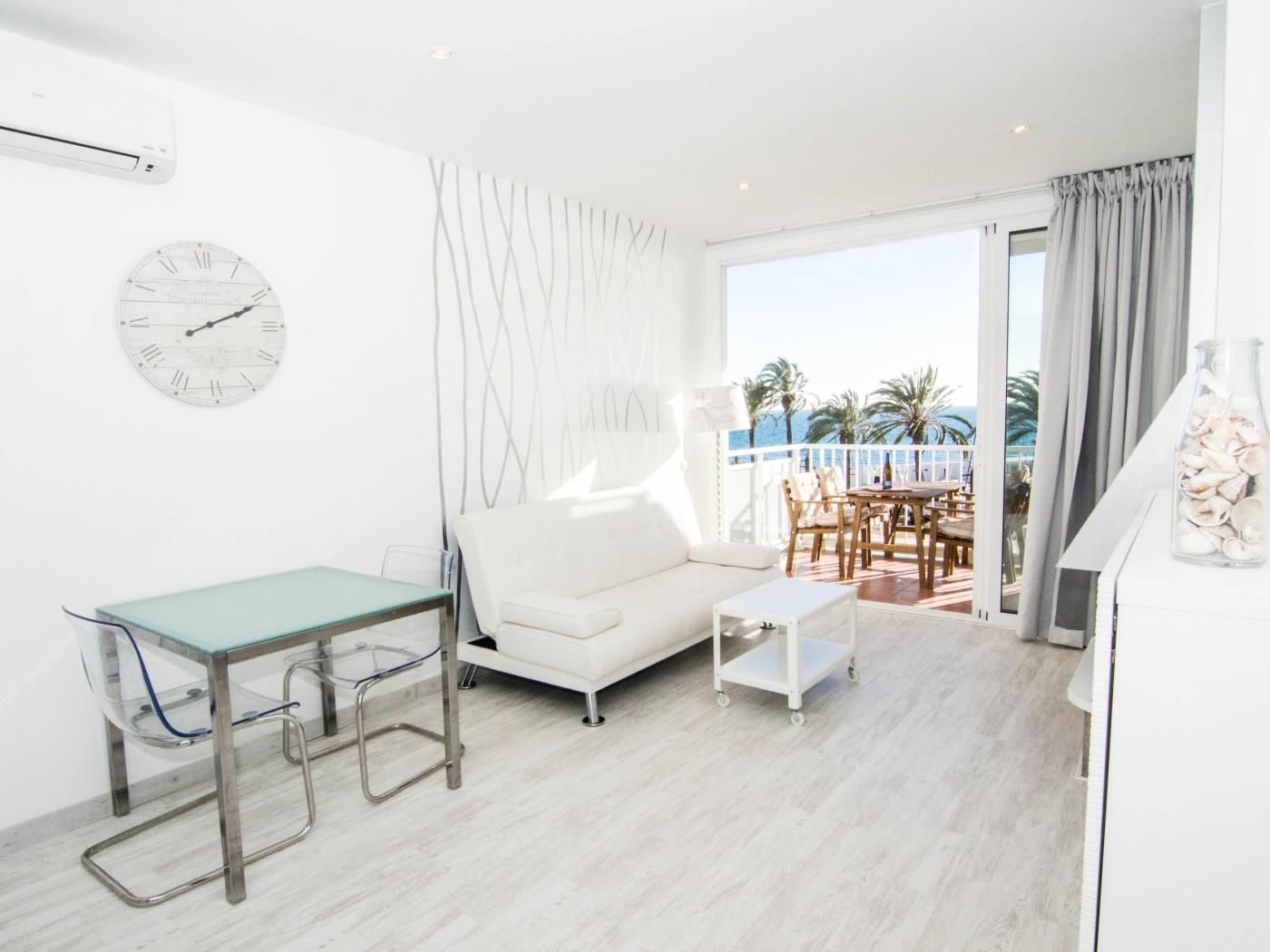 RIBERA MOON BY BLAUSITGES beach front apartment in Sitges in SITGES