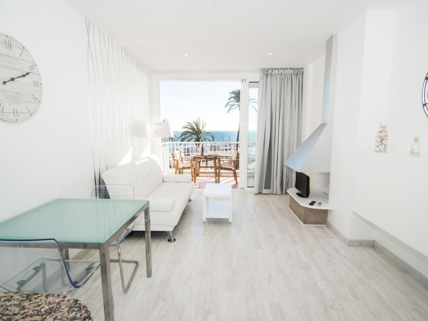 RIBERA MOON BY BLAUSITGES beach front apartment in Sitges in SITGES