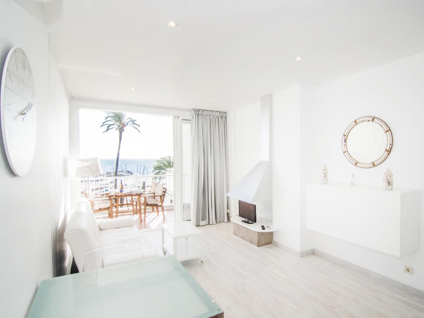 RIBERA MOON BY BLAUSITGES beach front apartment in Sitges in SITGES