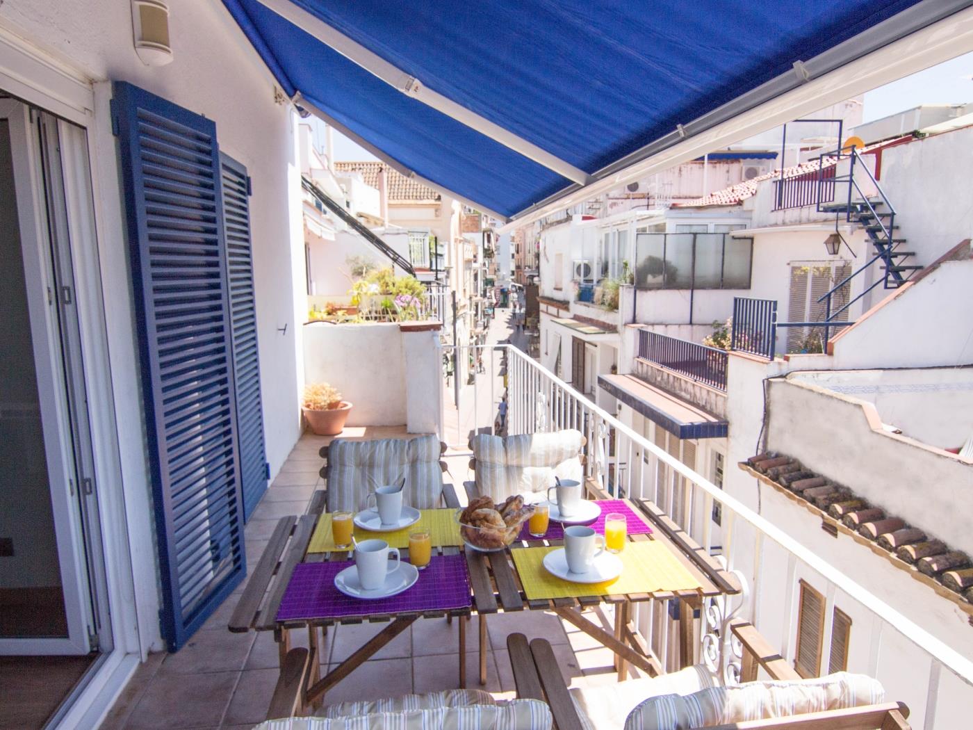 PURPLE ATTIC BY BLAUSITGES Penthouse with terrace, AC and WIFI in Sitges. in SITGES