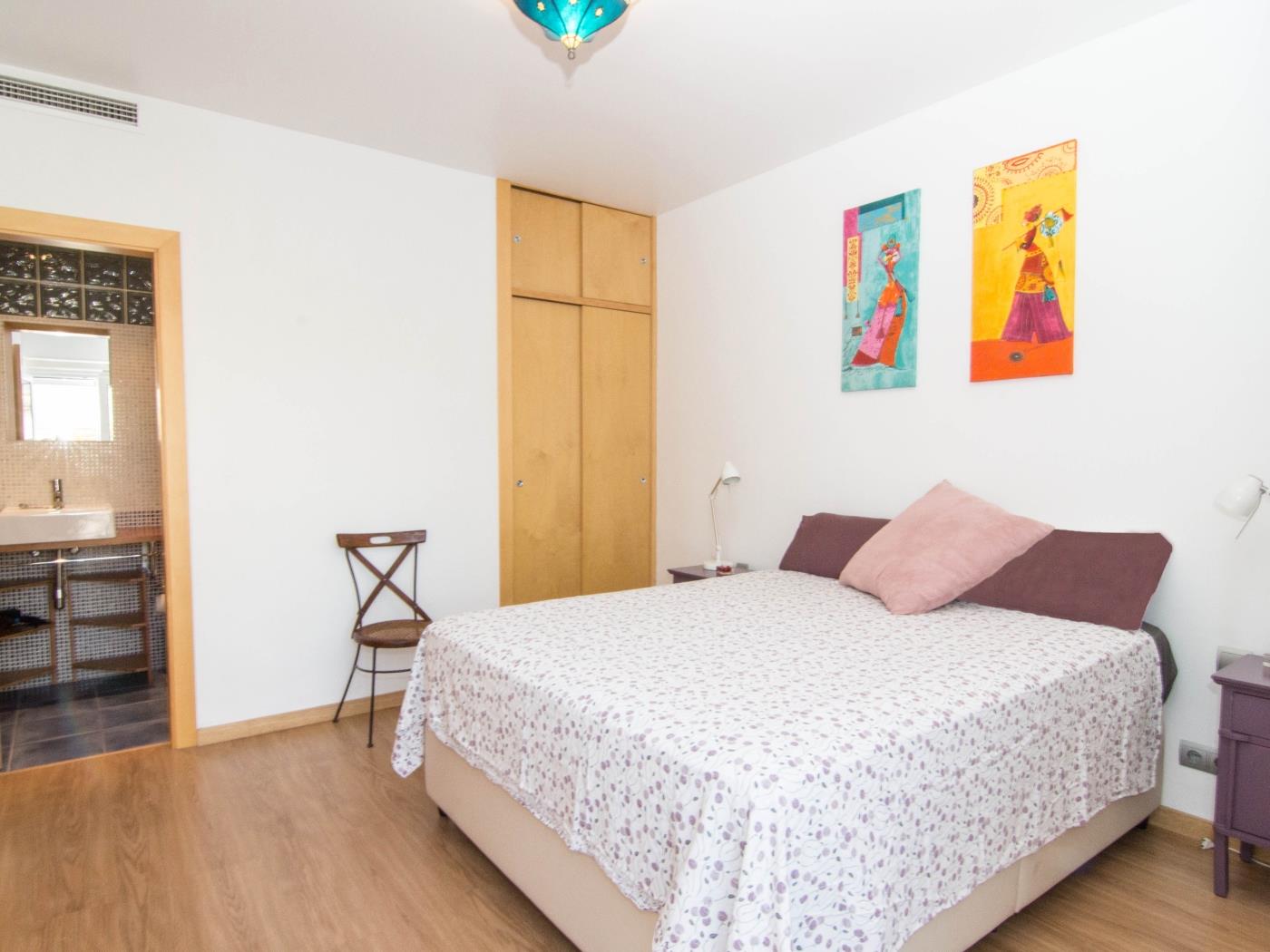 PURPLE ATTIC BY BLAUSITGES Penthouse with terrace, AC and WIFI in Sitges. in SITGES