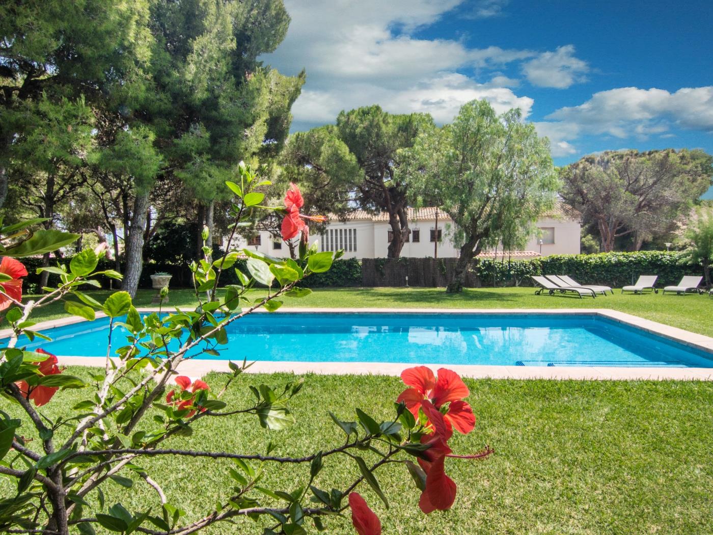 INDIGO BY BLAUSITGES Villa with large private pool and garden in SITGES