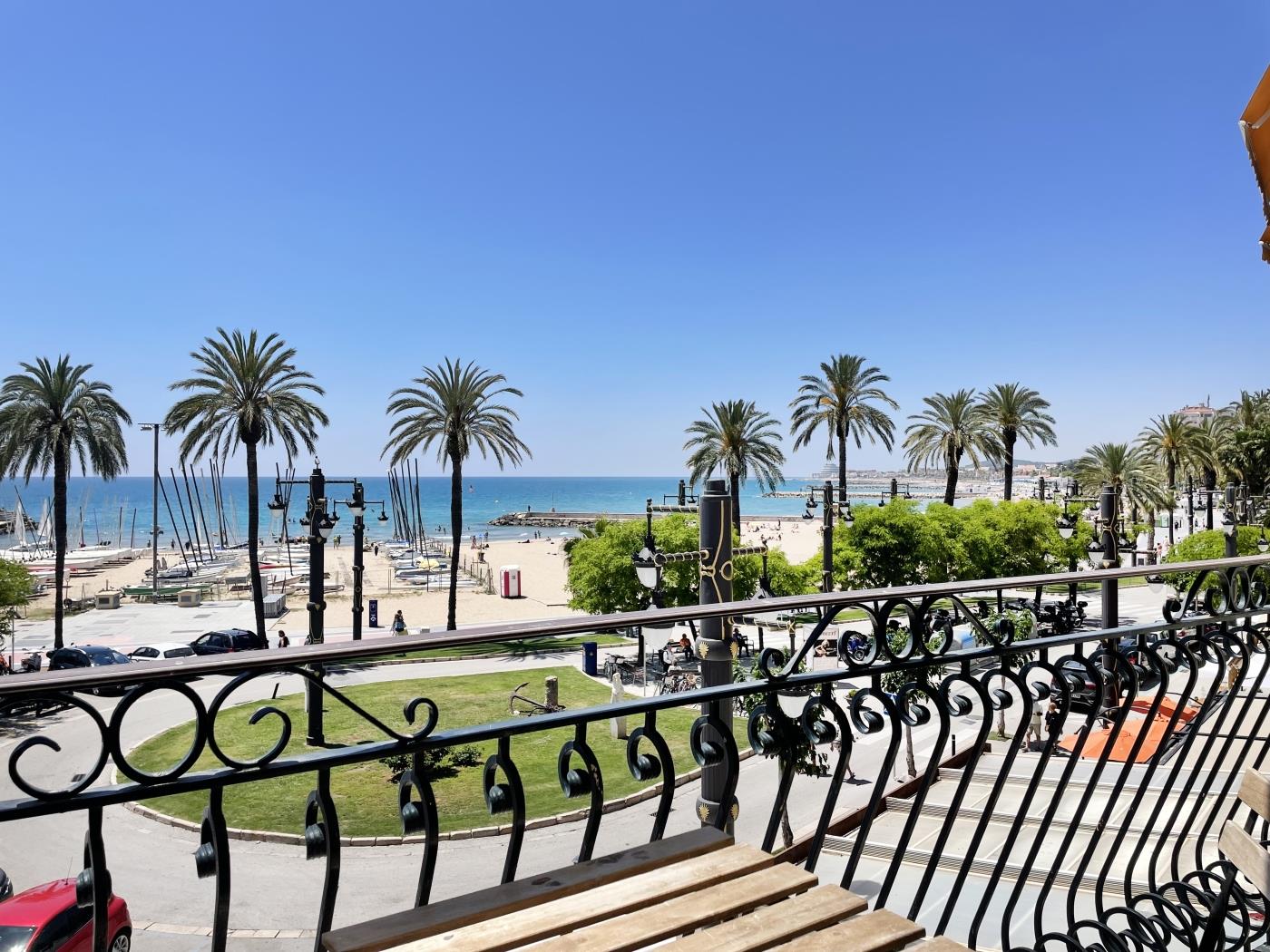 RIBERA PETIT BY BLAUSITGES Small apartment with superb sea views in Sitges. in SITGES