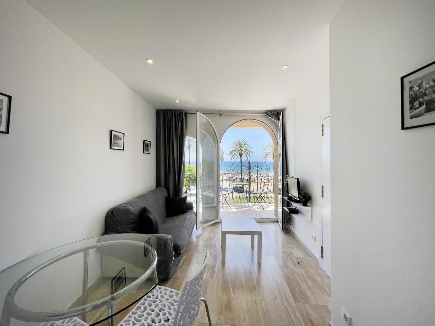 RIBERA PETIT BY BLAUSITGES Small apartment with superb sea views in Sitges. in SITGES