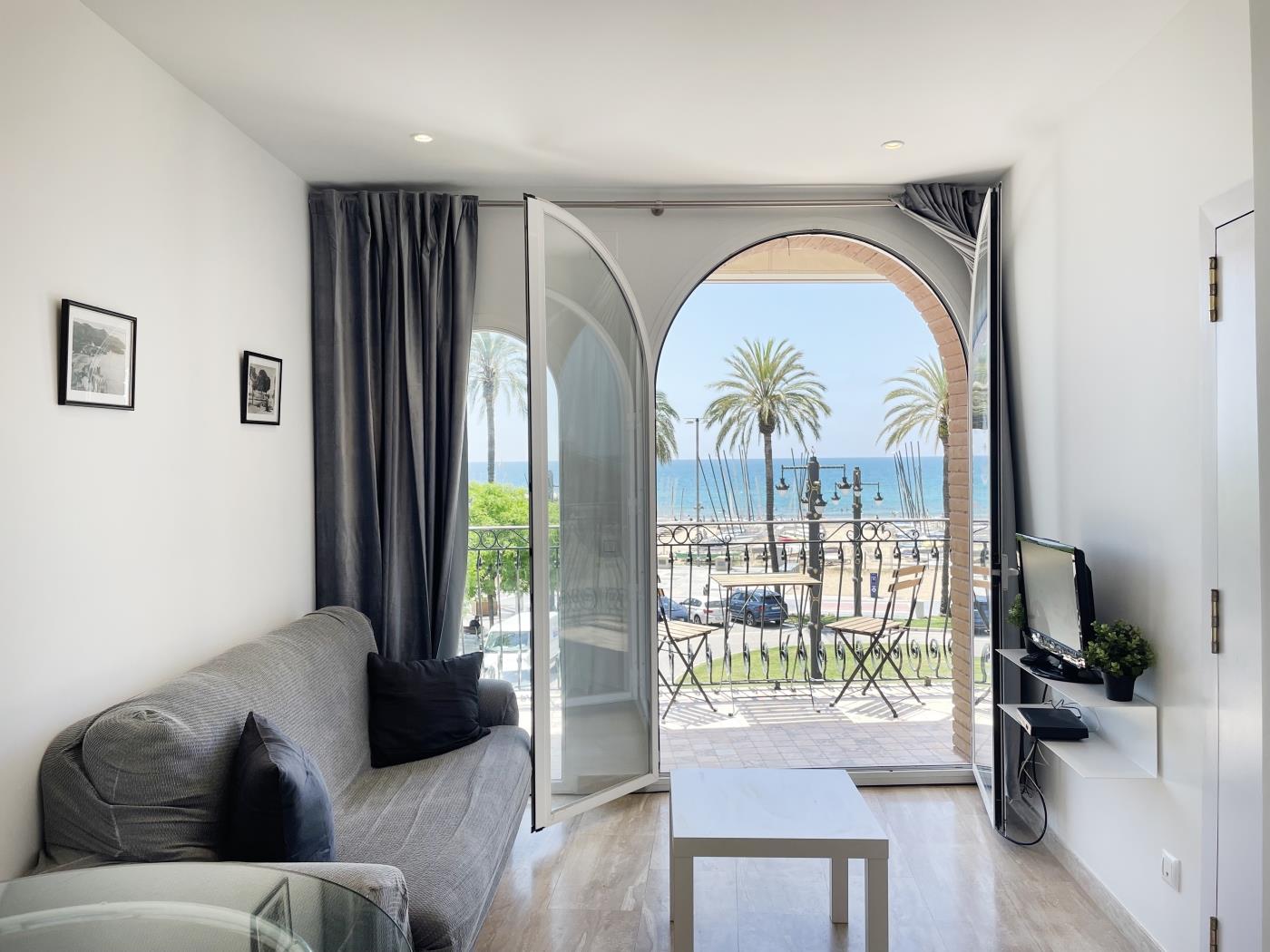 RIBERA PETIT BY BLAUSITGES Small apartment with superb sea views in Sitges. in SITGES