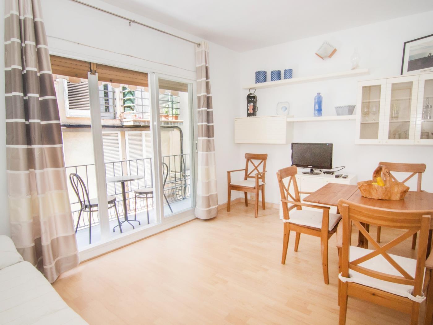 MONEMBASIA BY BLAUSITGES With AC, wifi and only seconds from the beach in Sitges in SITGES