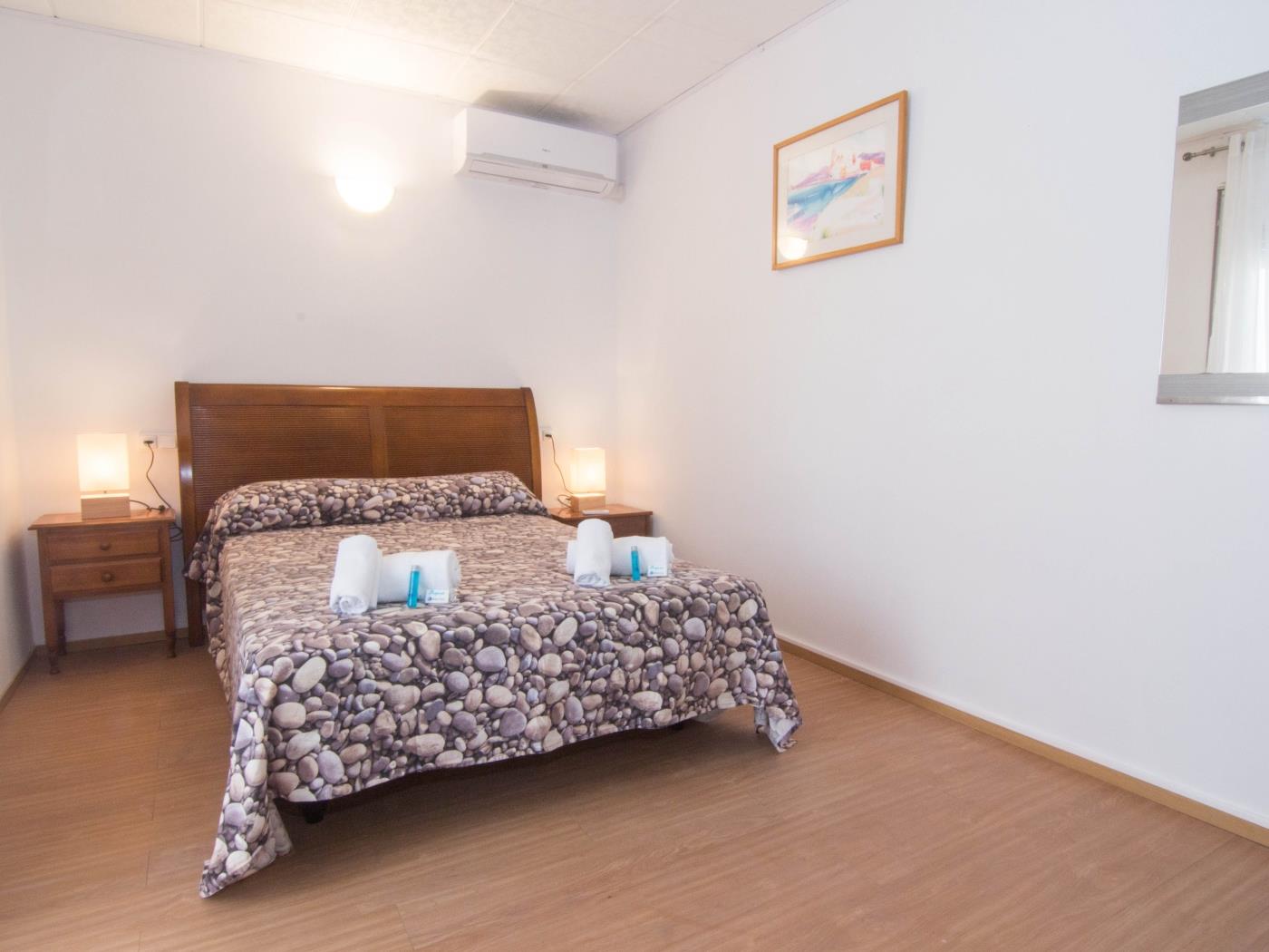 MONEMBASIA BY BLAUSITGES With AC, wifi and only seconds from the beach in Sitges in SITGES