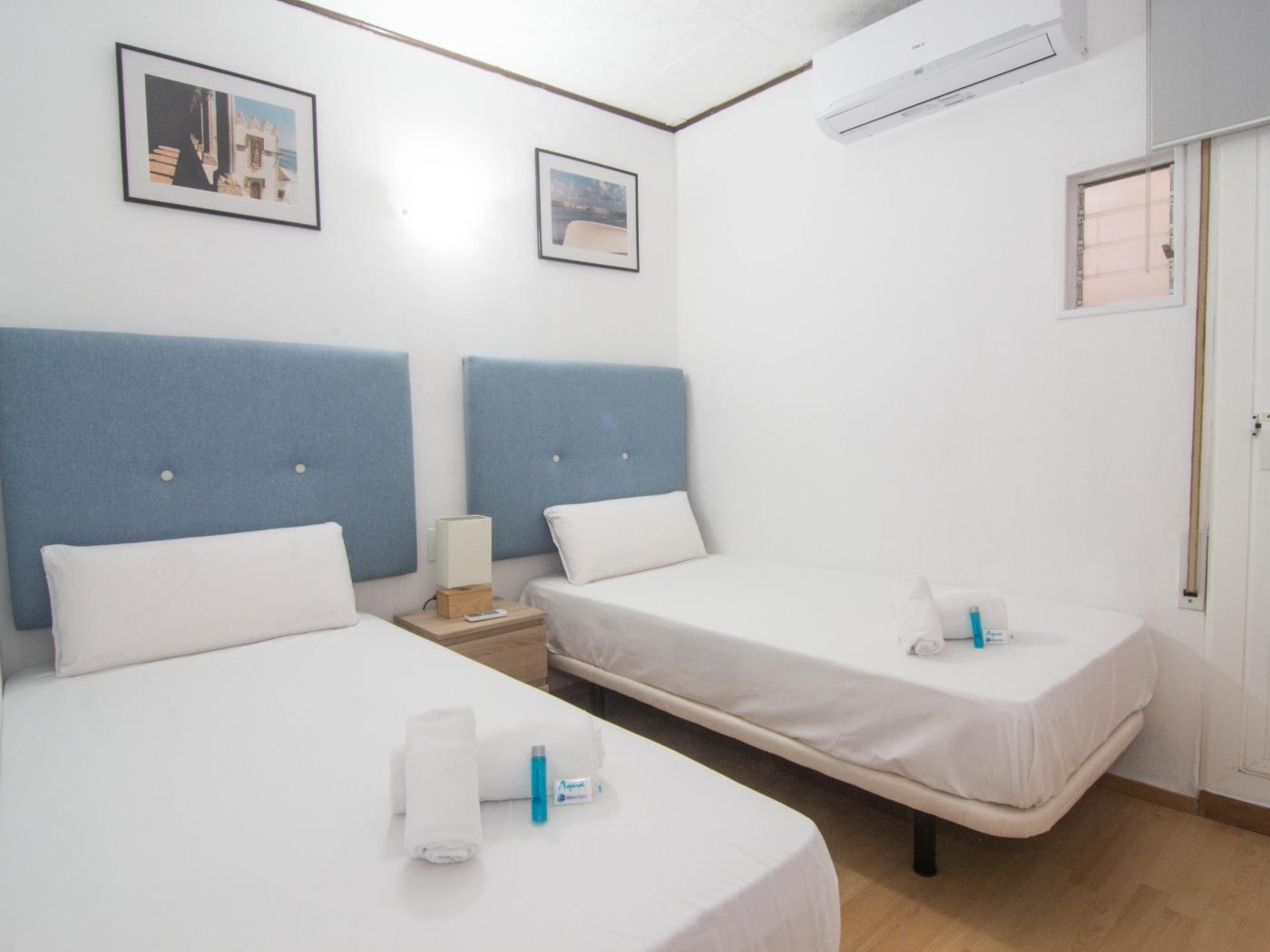 MONEMBASIA BY BLAUSITGES With AC, wifi and only seconds from the beach in Sitges in SITGES