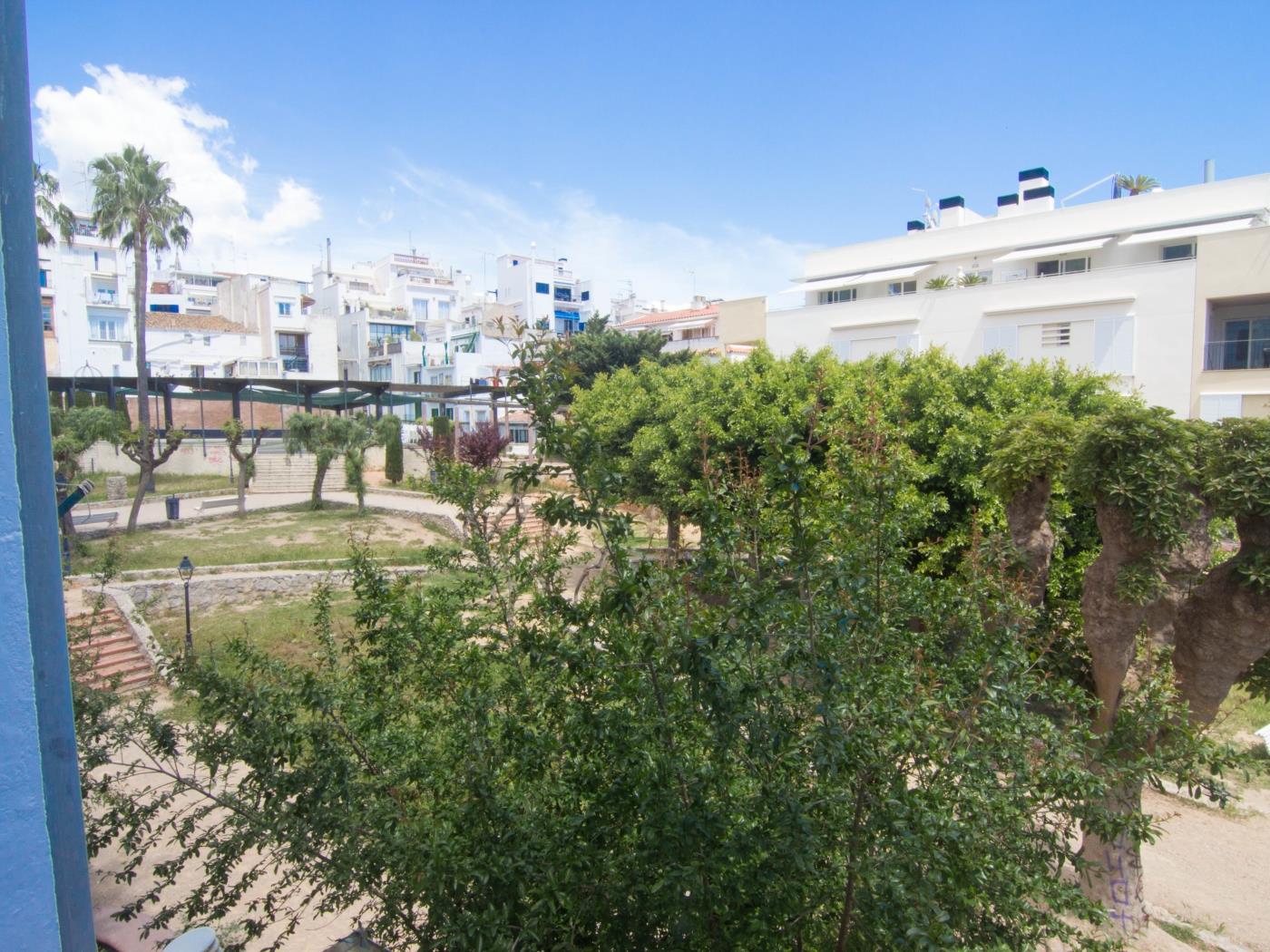 MONEMBASIA BY BLAUSITGES With AC, wifi and only seconds from the beach in Sitges in SITGES