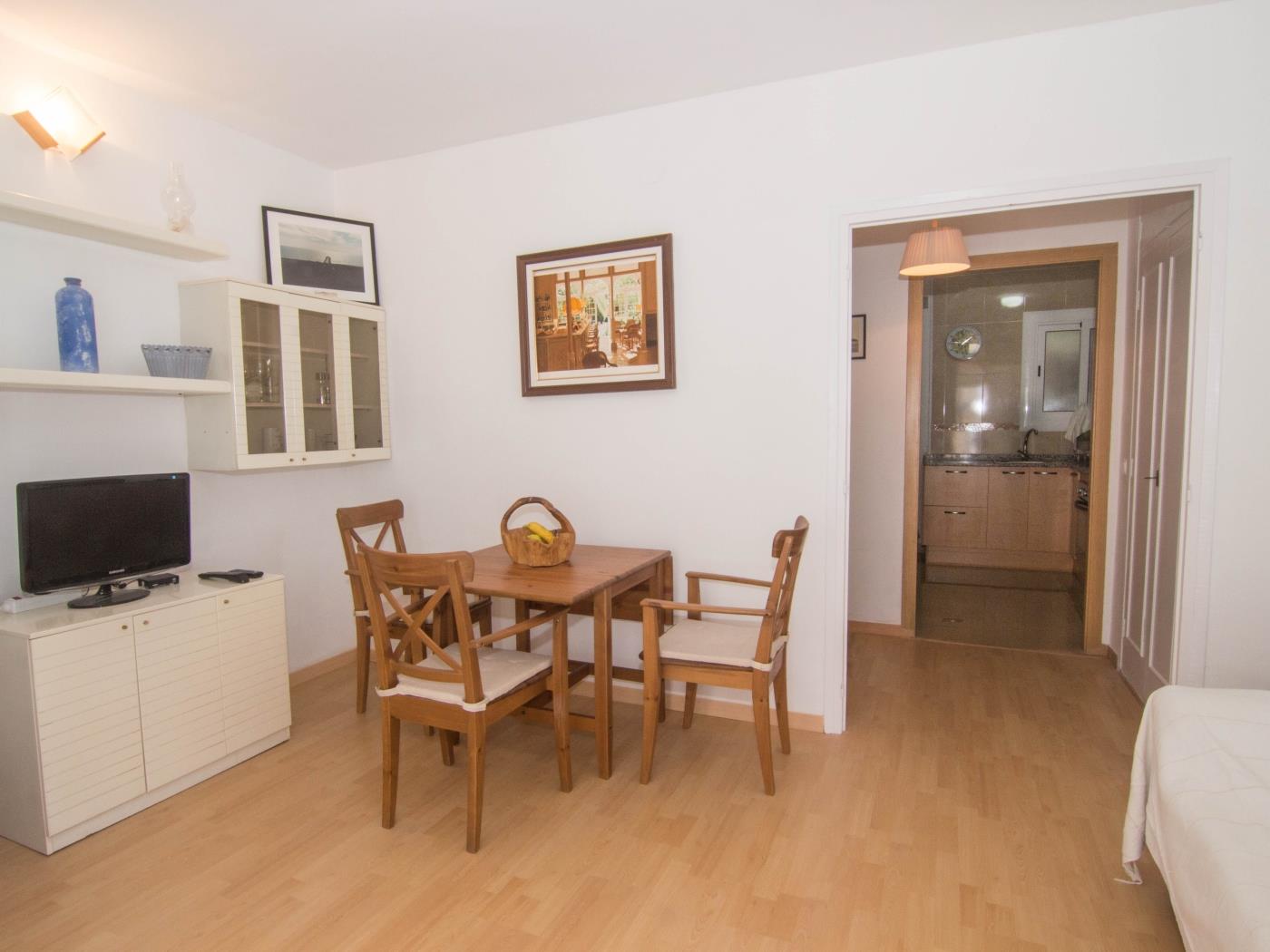 MONEMBASIA BY BLAUSITGES With AC, wifi and only seconds from the beach in Sitges in SITGES
