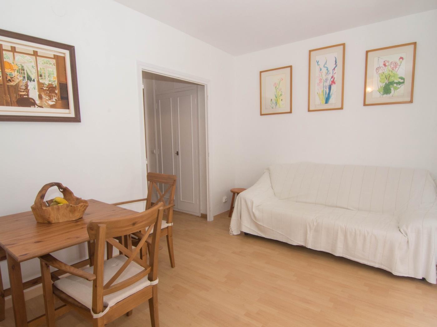 MONEMBASIA BY BLAUSITGES With AC, wifi and only seconds from the beach in Sitges in SITGES