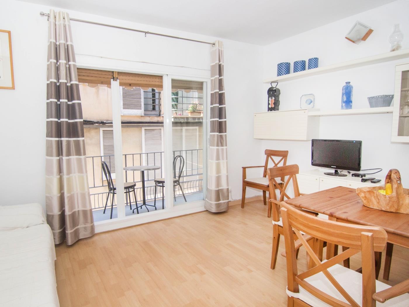 MONEMBASIA BY BLAUSITGES With AC, wifi and only seconds from the beach in Sitges in SITGES