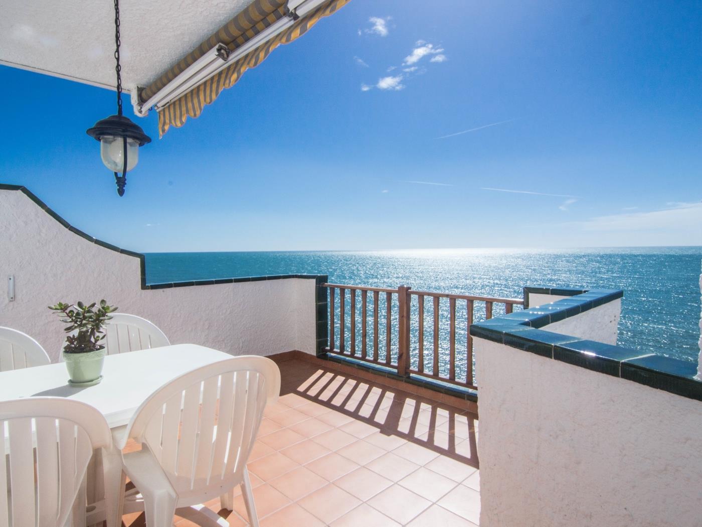 CAPRITX DE MAR BY BLAUSITGES Terrace, pool and wifi over the sea, beautiful view in SITGES