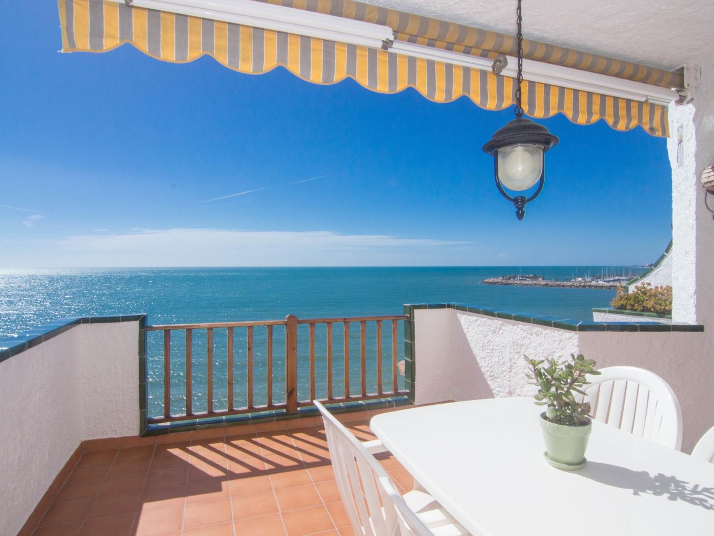 CAPRITX DE MAR BY BLAUSITGES Terrace, pool and wifi over the sea, beautiful view in SITGES