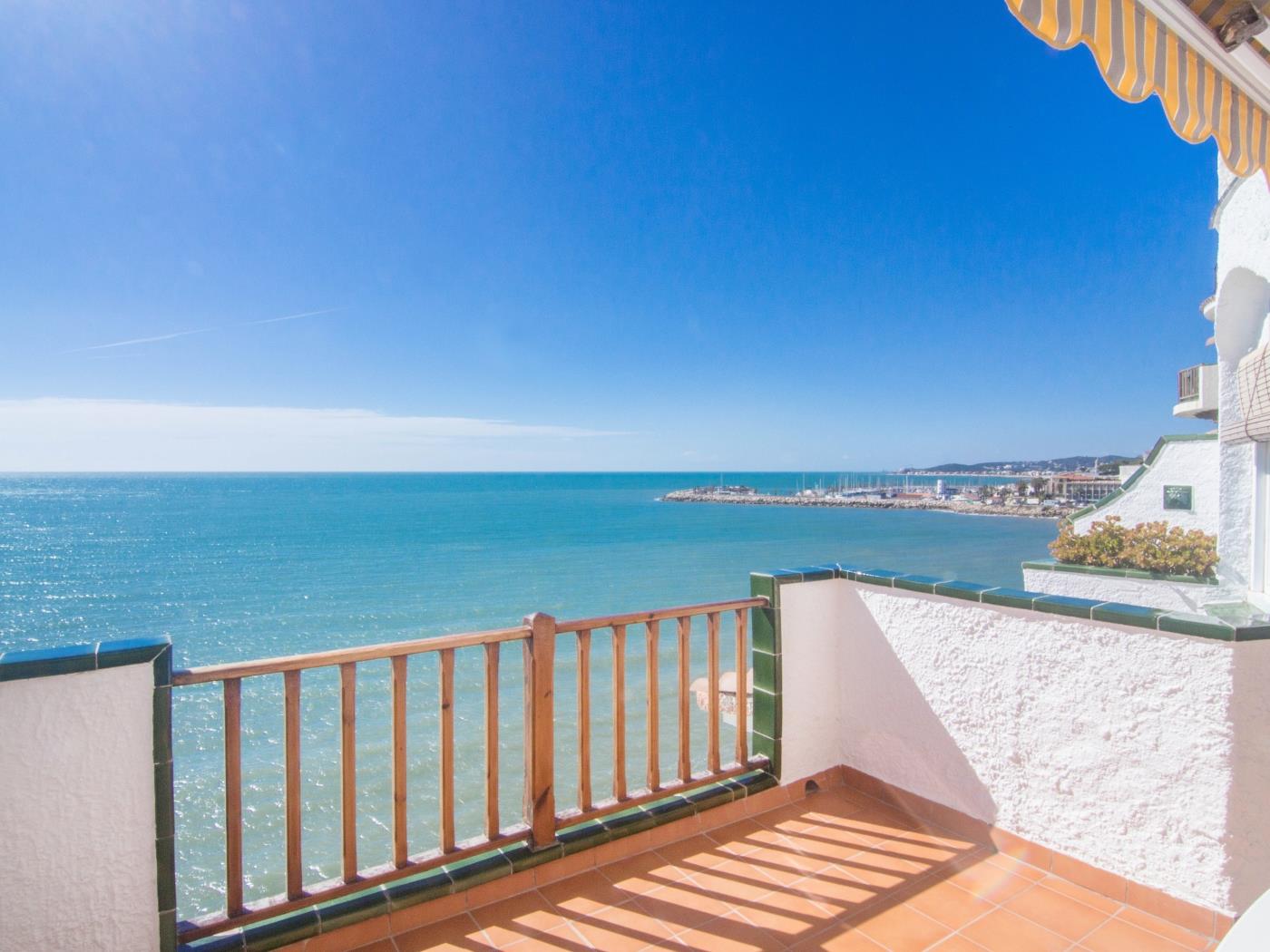 CAPRITX DE MAR BY BLAUSITGES Terrace, pool and wifi over the sea, beautiful view in SITGES
